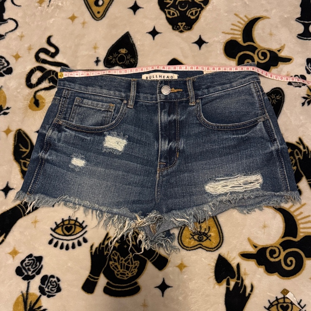 Bullhead Women's Frayed Hem Jean Shorts - Dark Blue